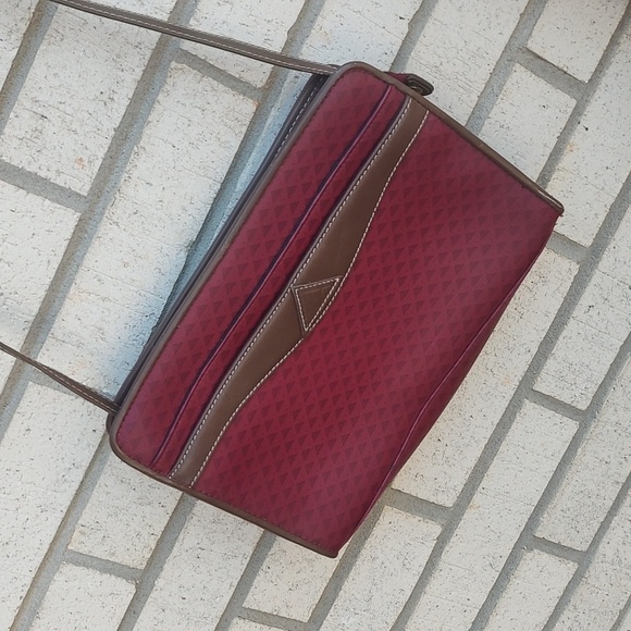 Liz Claiborne Pocket Book - Picture 7 of 11